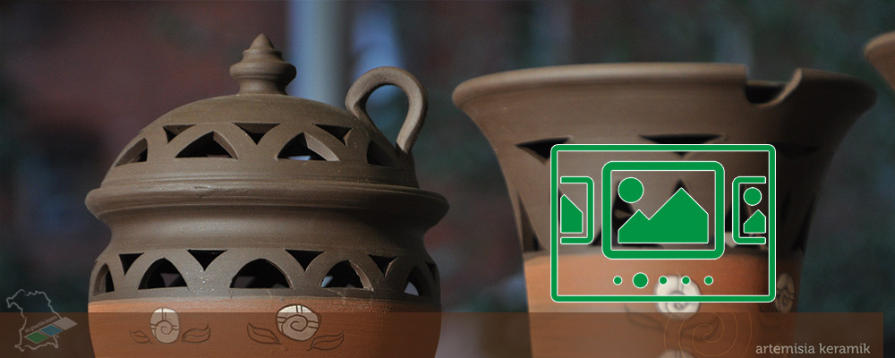 das slideshow-Fenster für 'artemisia-keramik.de' anzeigen ...

Bei artemisia keramik gibt es verschiedenste, handgefertigte Räuchergefäße aus Keramik, ebenso  AhnInnentöpfe, Urnen und Göttinnenfiguren.